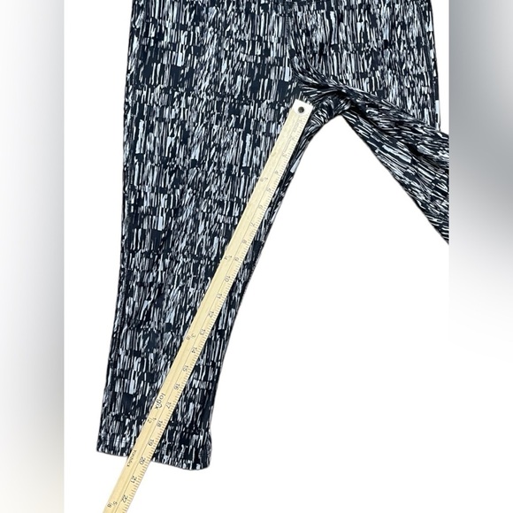 Nike Women’s Power Poly Screen Printed Capri crop pant/leggings Size Medium - Picture 15 of 16